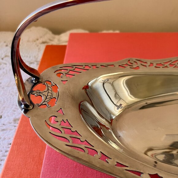 Vintage Silver Plate Oval Tray with Handle/ Blush Coloured Linen Crochet Napkin - Picture 6 of 16